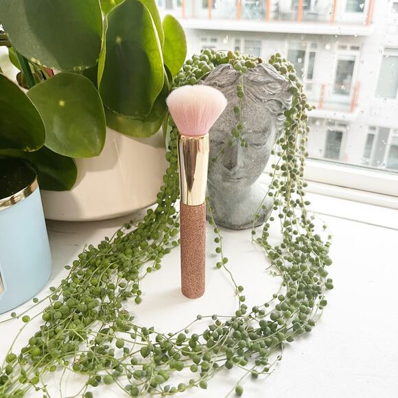 Tarte Pink Sparkle Blush Makeup Brush - Picture 1 of 2